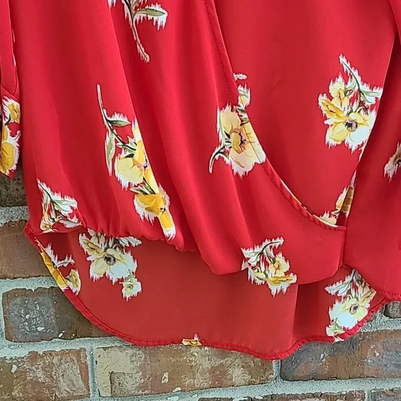 West Kei Red Floral Wrap Blouse, Size Small - Picture 5 of 7